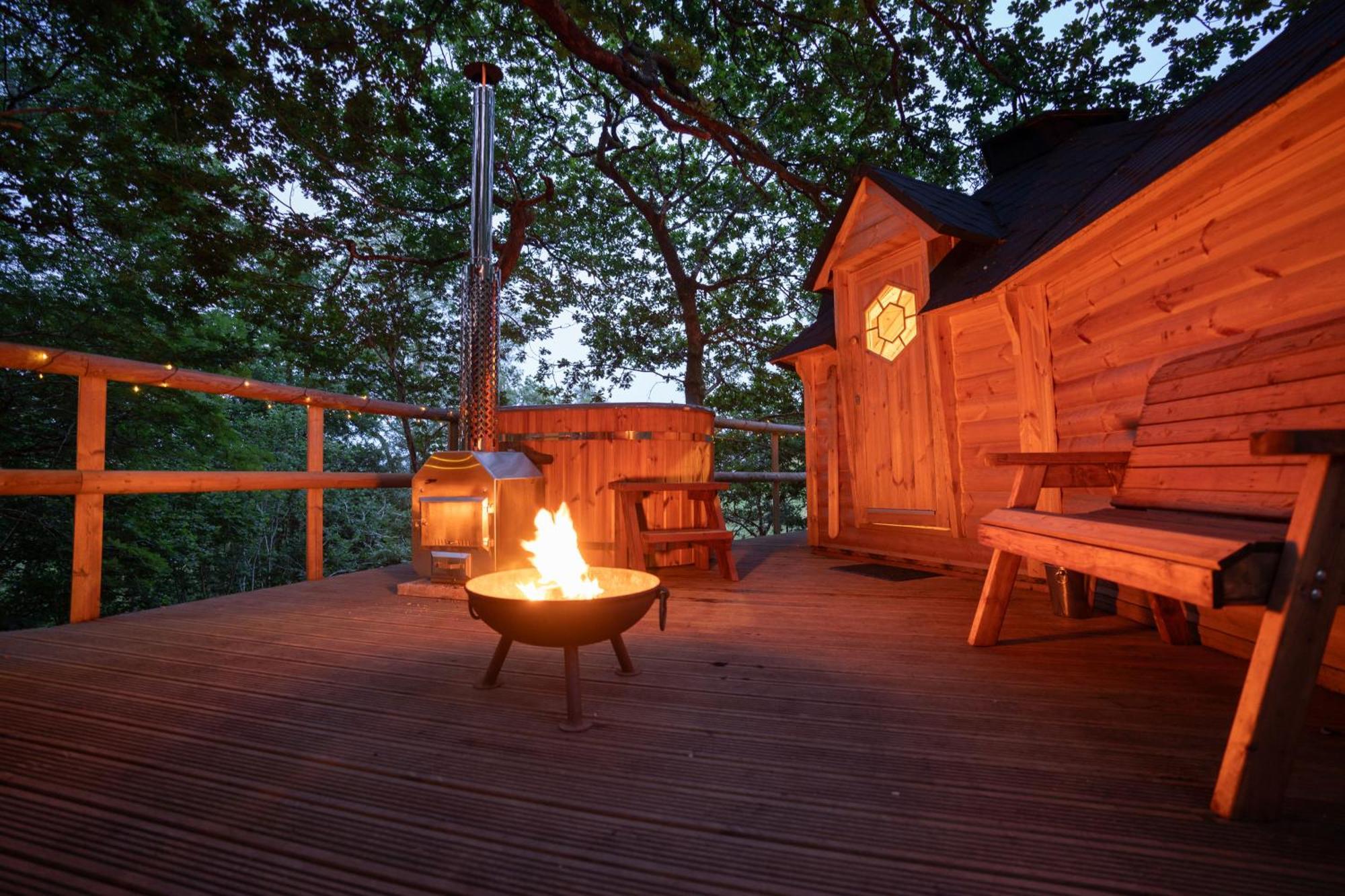 Chestnut Tree House With Hot Tub & Sauna Barmouth Extérieur photo